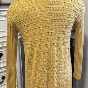 Elegant Gold Knit Sweater